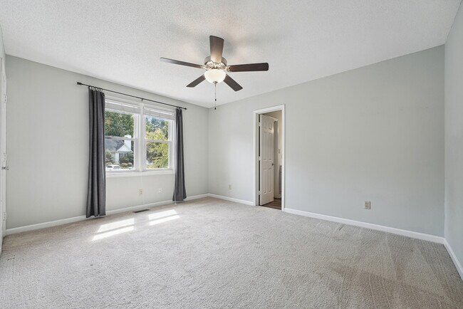 Building Photo - 107 Towne View Trail