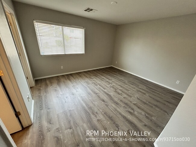 Building Photo - 3 bed/ 2bath Goodyear Home with All new Pa...