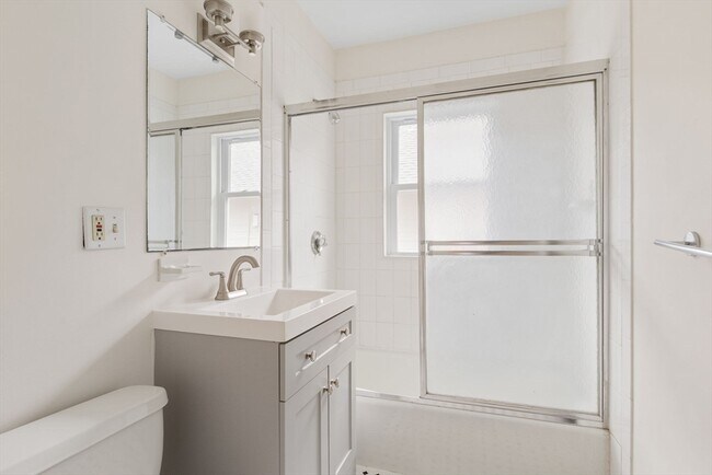 Building Photo - 29 Sherman St