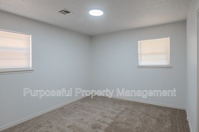 Building Photo - 2412 Laneway Dr