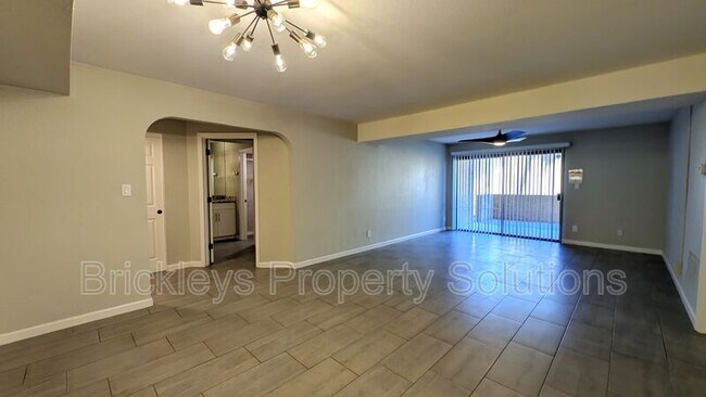 Building Photo - 8500 E Indian School Rd