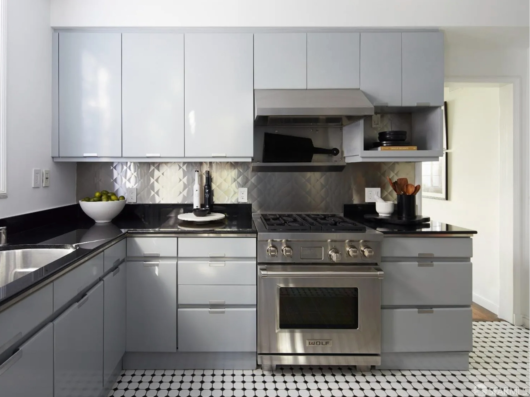 Building Photo - 2211 Leavenworth St