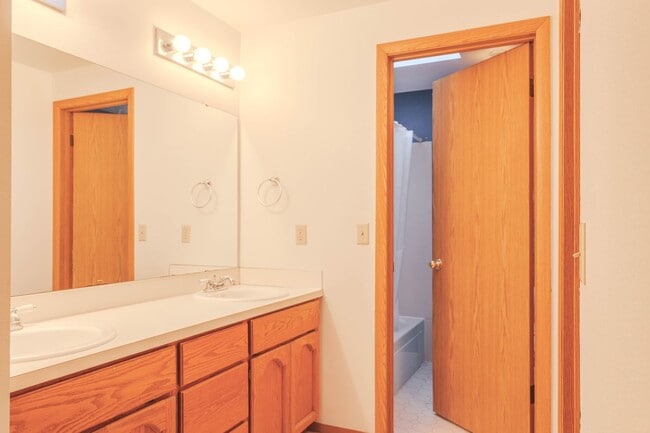 Building Photo - Desirable 3 Bedroom Rambler in Federal Way