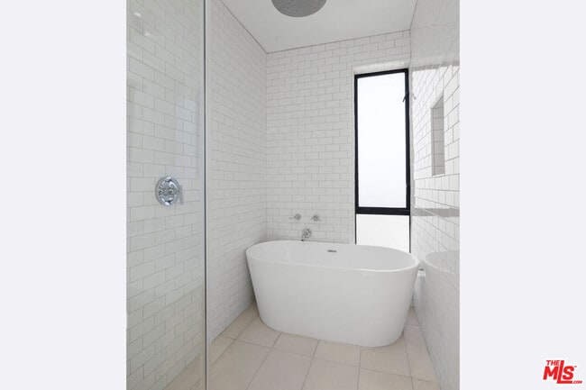 Building Photo - 1411 Roca Ln