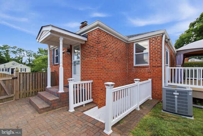 Building Photo - 2906 Breezy Terrace