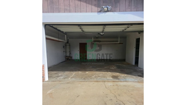 Building Photo - NOW AVAILABLE! Make this spacious 4 bedroo...