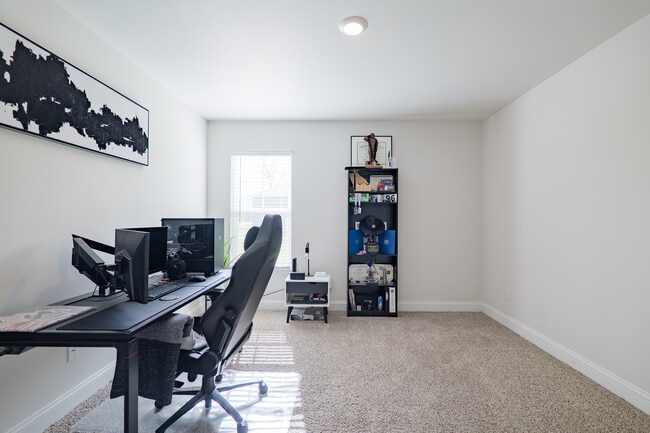 Building Photo - 3021 Reynolda Dr