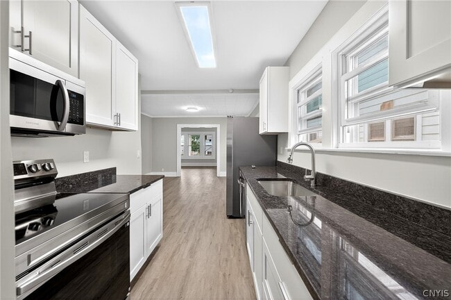 Building Photo - 111 Maplehurst Ave