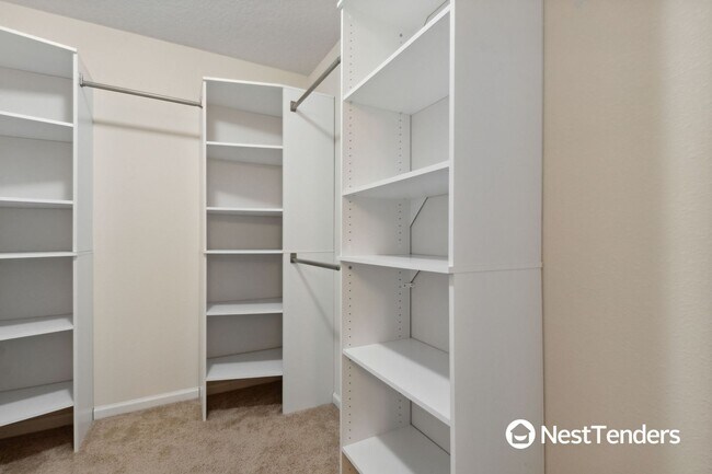 Building Photo - Four Bedroom Just Off Amelia Concourse!