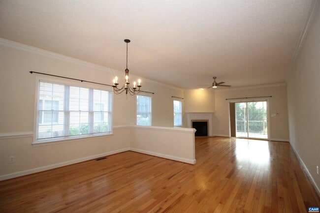 Building Photo - 121 Bryant Dr