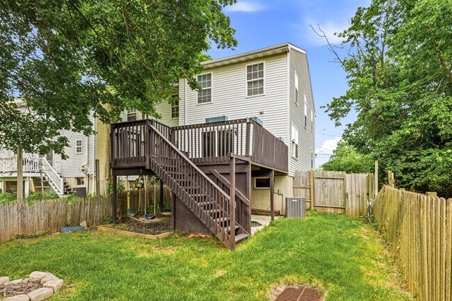 Building Photo - 586 Taylor St