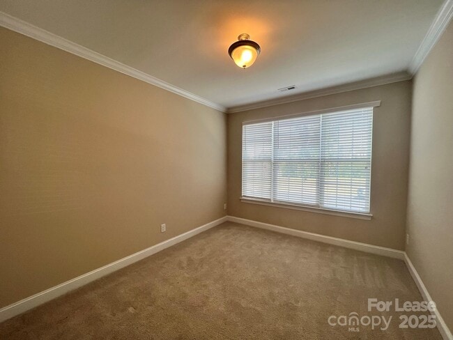 Building Photo - 15531 Laverack Ln