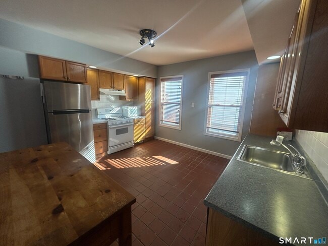 Building Photo - 143 Wilson St