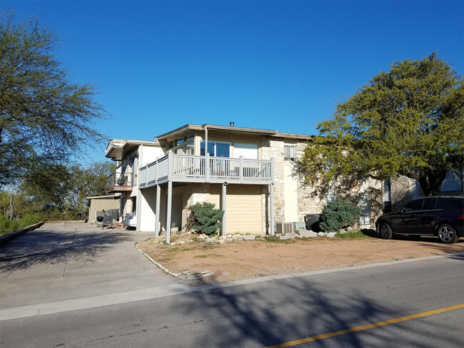 Building Photo - 1008 Clayton Nolen Dr