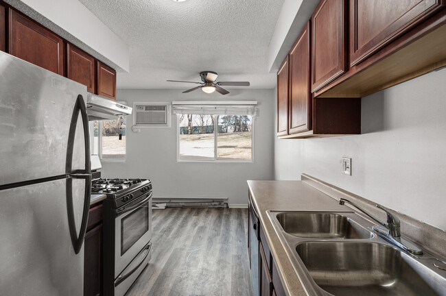 Building Photo - Rosco Apts-2720