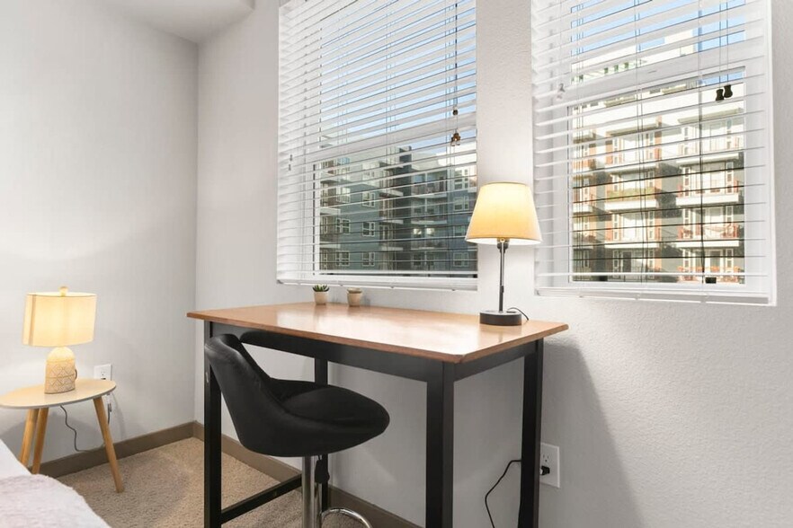 Building Photo - 400 N 2nd Ave