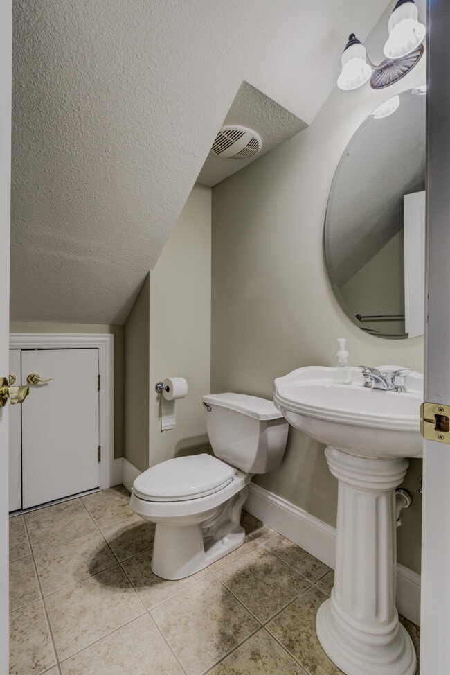 Building Photo - 2612 Face Rock Ct