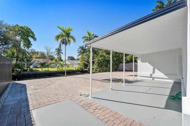 Building Photo - 300 SW 11th Ct