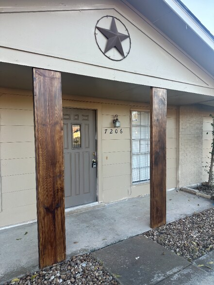 Building Photo - 7206 Glen Haven Dr