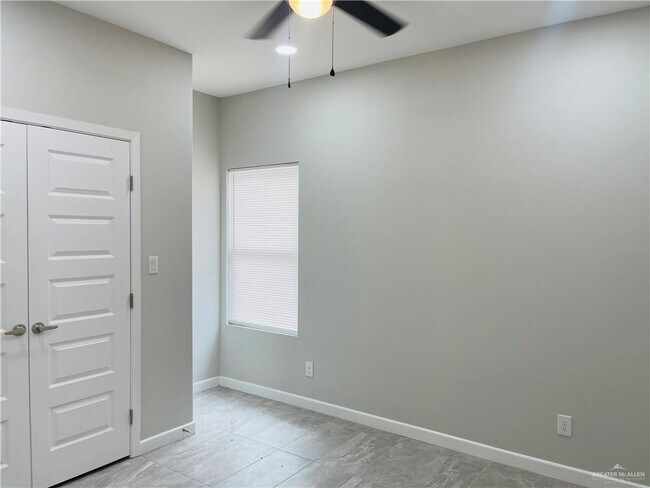 Building Photo - 10 Sugar Gdn Dr