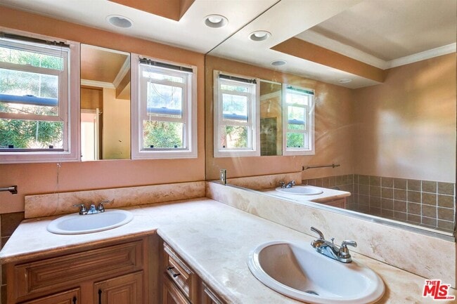 Building Photo - 458 Smithwood Dr