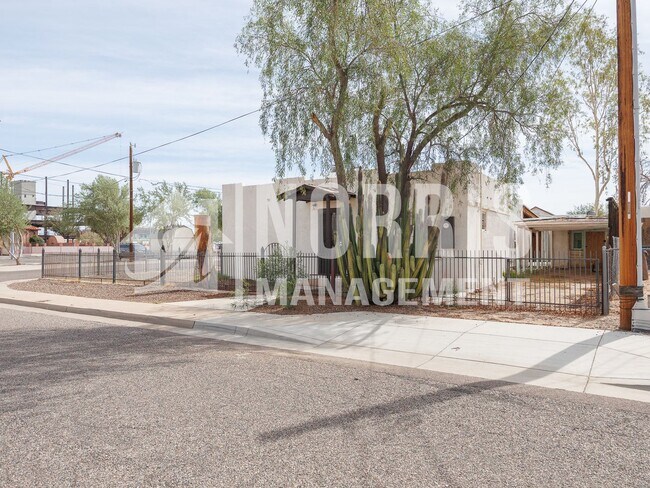 Building Photo - 225 E Aguilar St