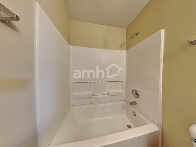 Building Photo - 1300 Broadlawn Dr