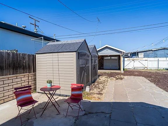Building Photo - "Charming 2-Bedroom San Diego Retreat with...