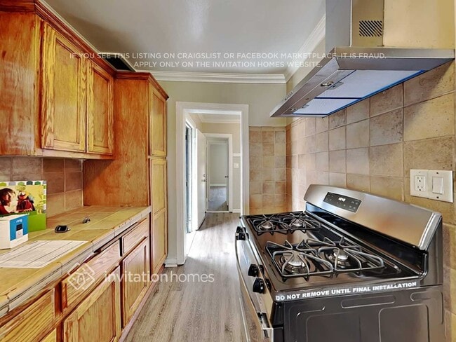 Building Photo - 2062 W 65th St