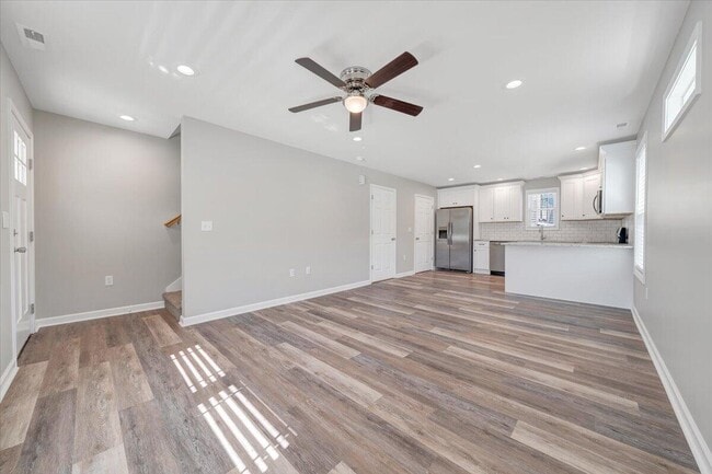 Building Photo - 1702 Baldwin Ave NE