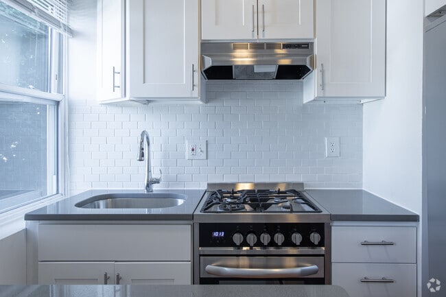 1 Bedroom 1 Bath 378 sf - 101-109 Summer Street