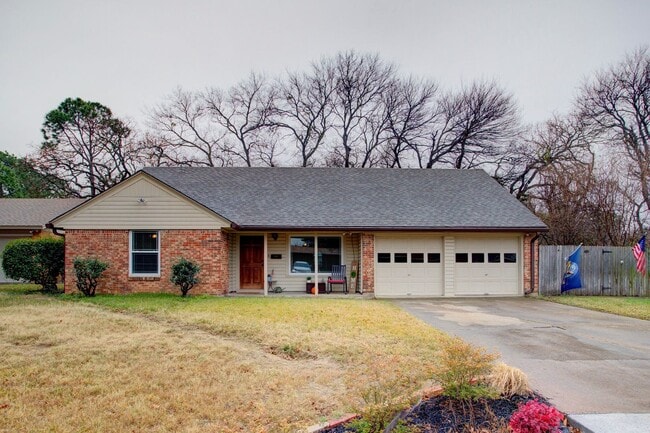 Building Photo - 4 Bd, 2 Ba for Lease | N. Arlington