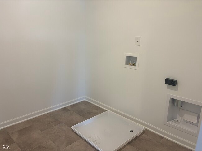 Building Photo - 354 N Grand Oak Dr