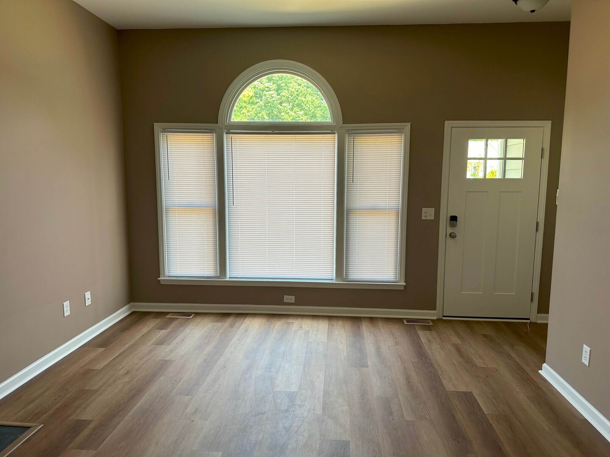 Building Photo - 420 Johnson St