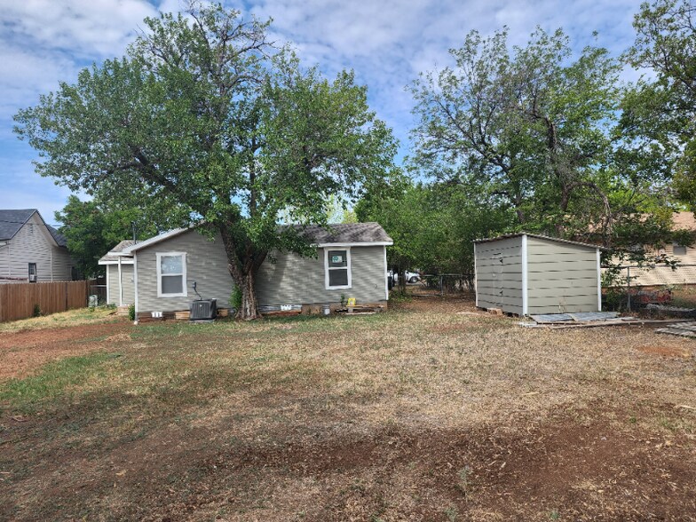 Building Photo - 1033 Pecan St