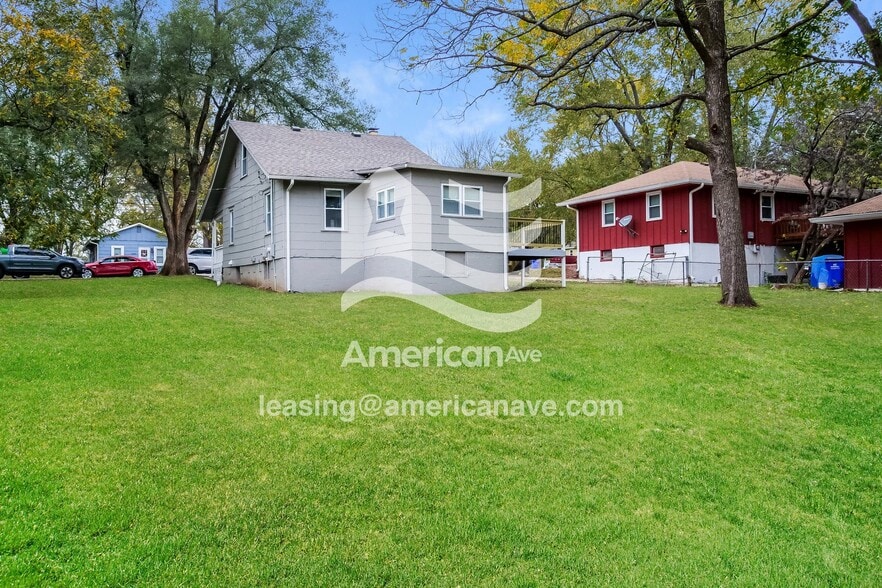 Building Photo - 13401 Parker Ave