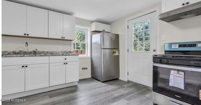 Building Photo - 7 Front St