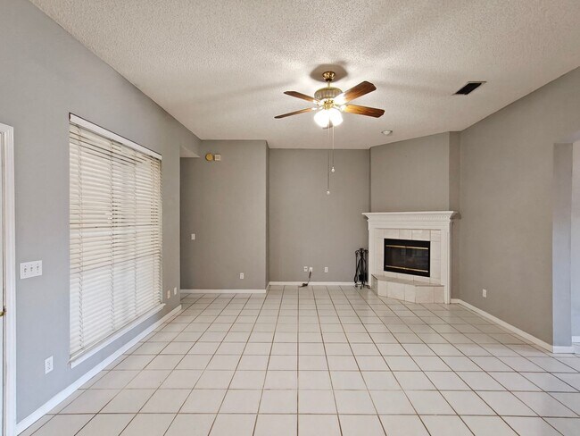 Building Photo - Florida Living at Its Best – 3BR Home with Hot Tub & Resort Amenities