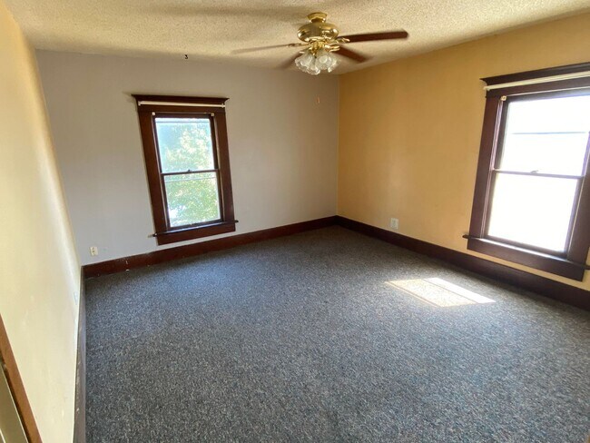 Building Photo - 619 N Washington St