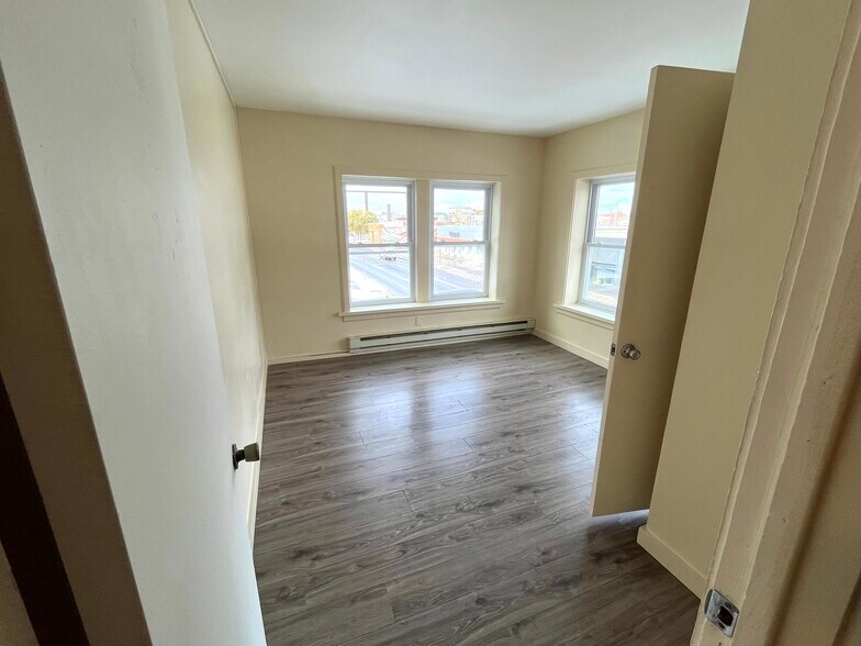 Bedroom - 1159 E Main St