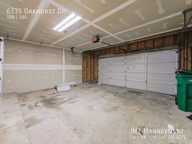 Building Photo - 6335 Oakhurst Dr