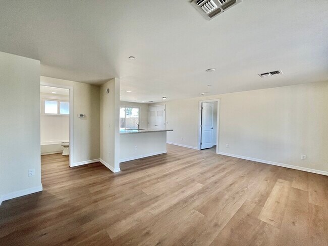 Building Photo - Fully Remodeled 3 Bd 2 Ba in Scottsdale!