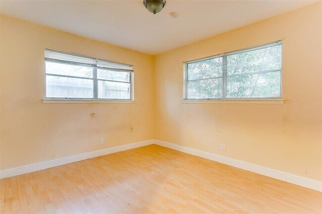 Building Photo - 1601 Holt St