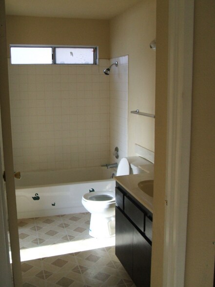 Building Photo - 4074 Weymouth Ln