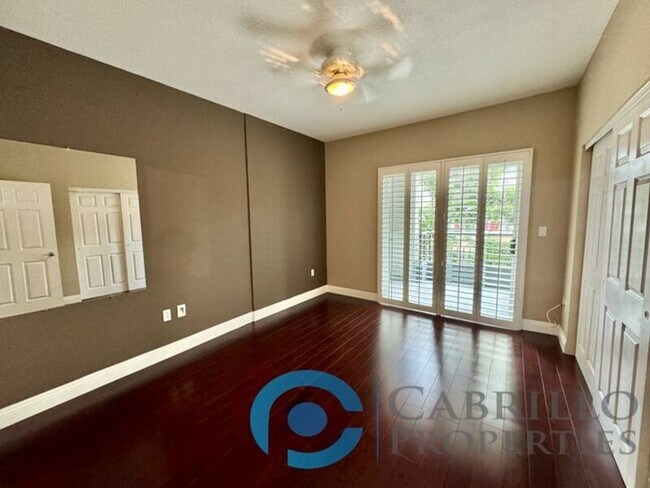 Building Photo - 1240 India St