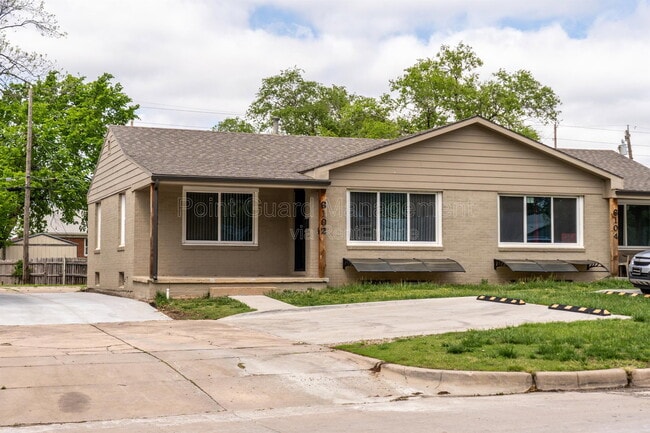 Building Photo - 6102 E Oakwood Dr