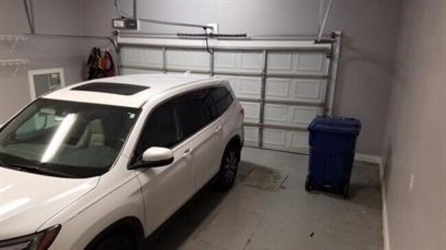 Building Photo - 2108 Cherokee Dr