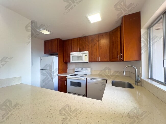 Building Photo - Two Bedroom, one bathroom, and two parking.