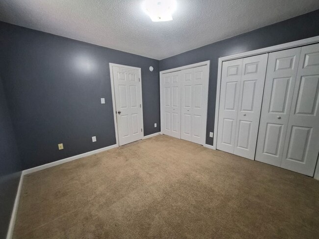 Building Photo - 305 Rack Ln