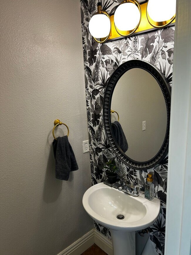 Building Photo - Fayetteville Home in Salem Village Subdivision!